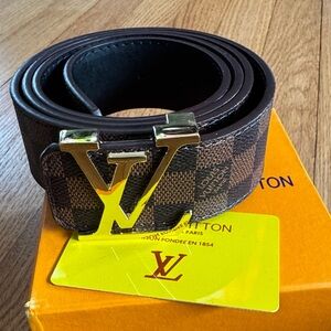 Men’s designer style belt in box